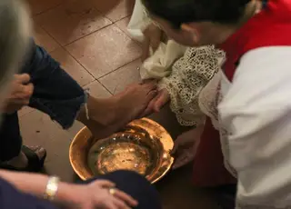 Fiéis lotam santuário para celebrar Missa de Lava-Pés em Campo Grande