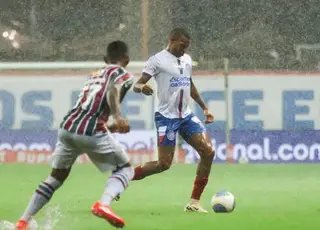 Em jogo interrompido pela chuva, Bahia faz 2 a 1 diante do Fluminense