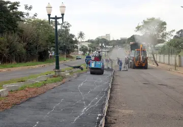 NAVIRAÍ - Obra de construção de ciclovia pavimentada na Avenida Caarapó até a Rua dos Jardins avança