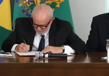Lula assina nesta segunda projeto que posterga por três anos pagamento da dívida do RS; veja texto