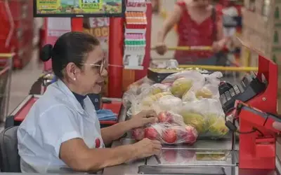 Supermercado oferta 300 vagas de emprego exclusivas para o público 50+