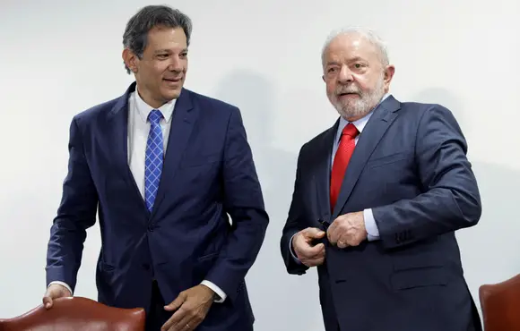 Lula e Haddad celebram mudança em perspectiva de nota de crédito do Brasil na Moody's