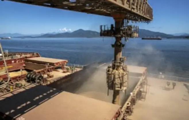 Porto de Paranaguá movimenta mais de 100 toneladas de soja por minuto