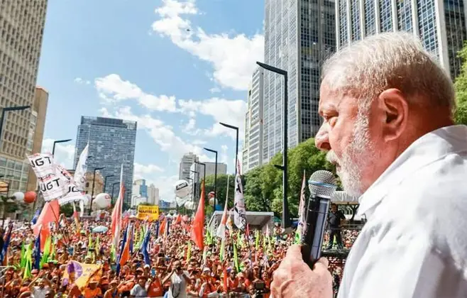 Lula sanciona lei que isenta do IR trabalhadores que recebem 2 salários mínimos