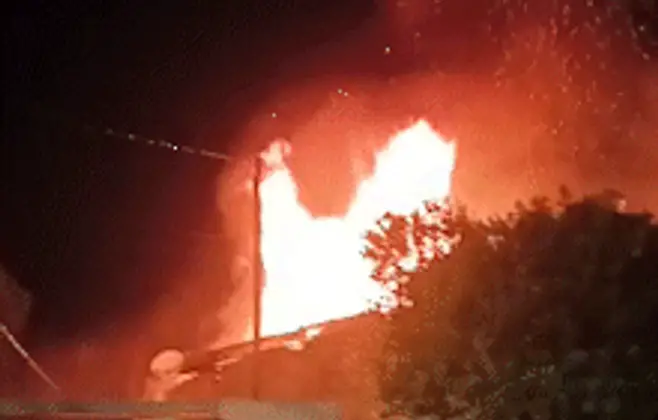 Casa de boleira é destruída pelo fogo no Caiçara