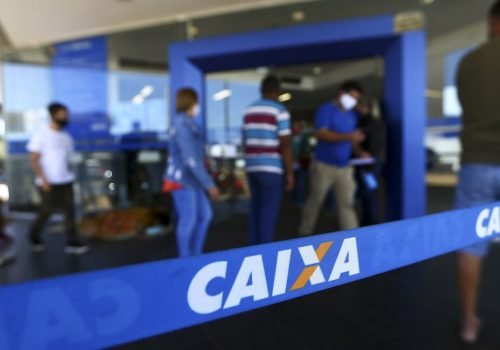 05_08_2020_fila_agencia_caixa.jpg