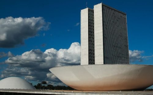 1755627997_monumentos_brasilia_cupula_plenario_da_camara_dos_deputados3103201341.jpg