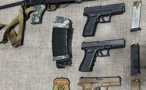 1765228708_policia_apreende_fuzis_e_granadas_em_acao_contra_o_crime_organizado.jpg