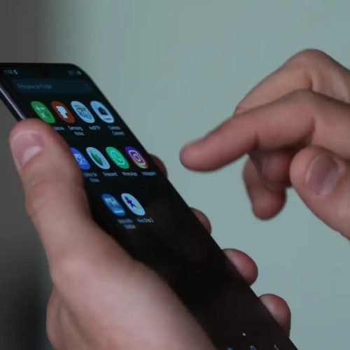 1783776062_uso_de_smartphone_e_celular050720211245.jpg