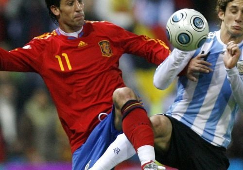 2009-11-14t120000z_957882412_gm1e5bf0gdx01_rtrmadp_3_soccer-spain.jpg
