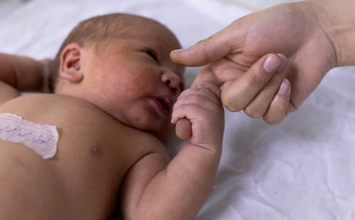 2022-05-13t194134z_1_lynxnpei4c0sn_rtroptp_4_salud-bebes-muerte-subita.jpg