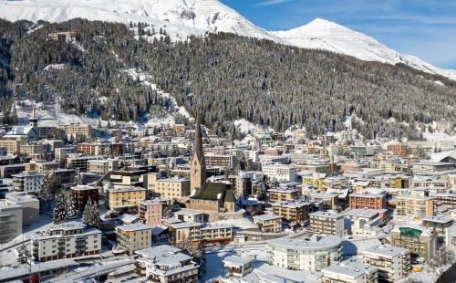 2024-01-10t131500z_1_lynxmpek090gb_rtroptp_4_macro-davos-riscos.jpg