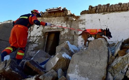 2025-01-08t125710z_1_lynxmpel070fr_rtroptp_4_china-tibete-terremoto-buscas.jpg