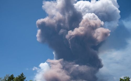 2025-06-02t120422z_16860422_rc29uearojan_rtrmadp_3_italy-volcano-etna.jpg
