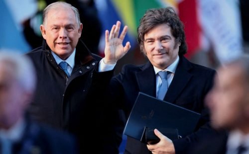 2025-10-22t173122z_1_lynxmpel9l0ye_rtroptp_4_argentina-ministro-renuncia.jpg