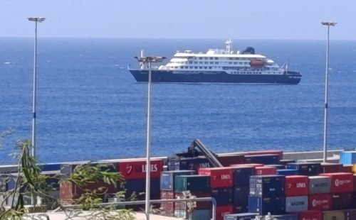 2026-05-04t210624z_1_lynxmpem431ca_rtroptp_4_cruiseship-hantavirus-update.jpg