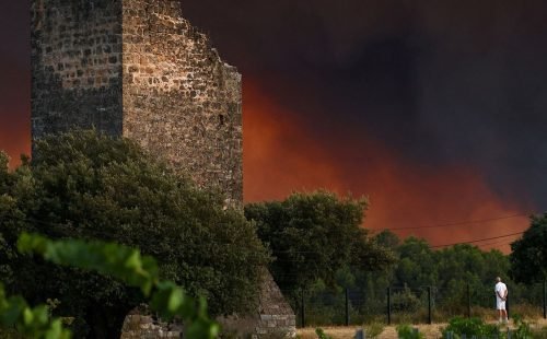 2026-07-22t135353z_1_lynxmpem6l1cg_rtroptp_4_europe-weather-france-wildfire.jpg