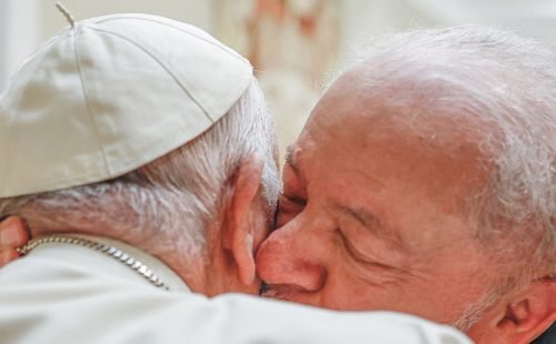 22_retro_2023_lula_e_recebido_pelo_papa_francisco.jpg