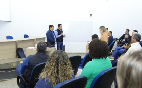 aula-presencial-da-pos-graduacao-ead-assomassul-itaipu-4-7-768x512.jpeg