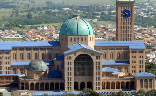 basilica_of_the_national_shrine_of_our_lady_of_aparecida_2007.jpg