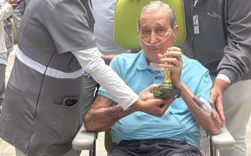 carlos_alberto_parreira_recebe_alta_apos_80_dias_internado01.jpg