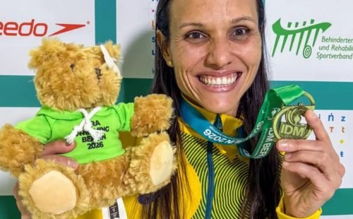 carol-medalha_internacional_natacao_2026.jpg