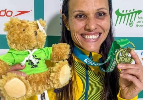 carol-medalha_internacional_natacao_2026.jpg