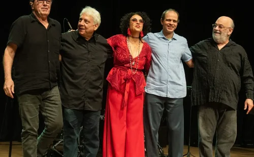 cena-musical-marcelo-costa-lula-galvao-paula-morelenbaum-moreno-veloso-e-jaques-morelenbaum-credito.webp