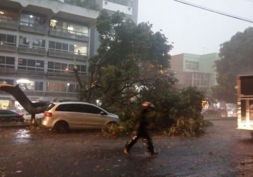 chuva_surpreende_belo_horizonte.jpg