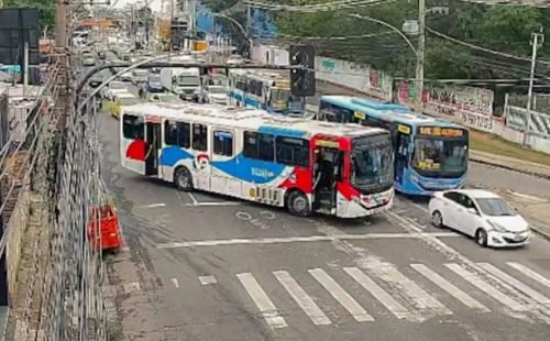 criminosos_usam_onibus_em_barricadas_contra_operacao_policial_no_rio.jpg
