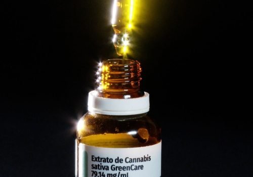 extrato_de_cannabis_e_utilizado_para_dores_fisicas_e_mentais.jpg