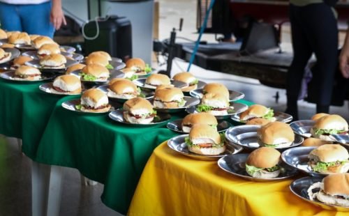 hamburguer-na-escola-1510-768x512.jpeg