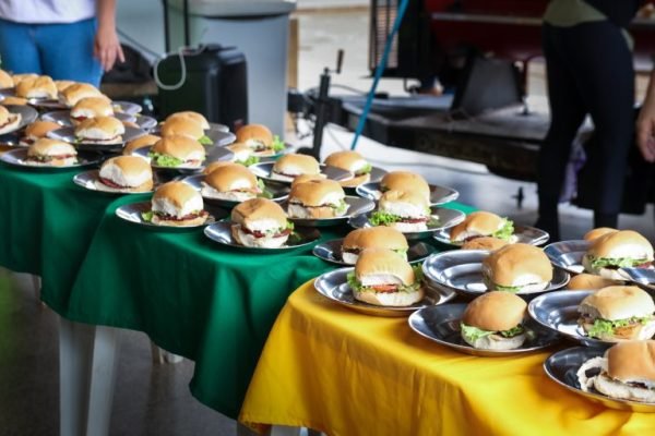 hamburguer-na-escola-1510-768x512.jpeg