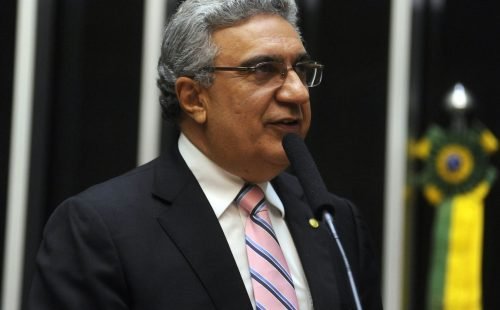 https_www.camara.leg_.br_internet_bancoimagem_banco_2012_04_2012041618626_20120414_pc_007lp.jpg