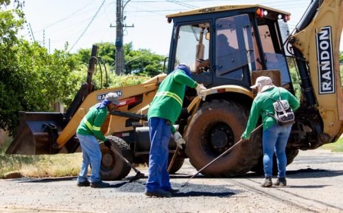 manutencao-do-asfalto-2026-servico-de-tapa-burraco-foto-roni-silva-pmn-27-768x512.jpeg