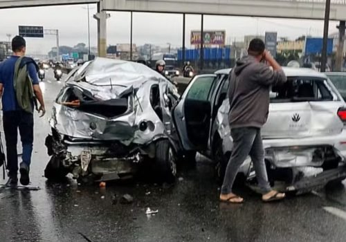motorista_infarta_e_engavetamento_de_20_veiculos_deixa_feridos_no_rio.jpg
