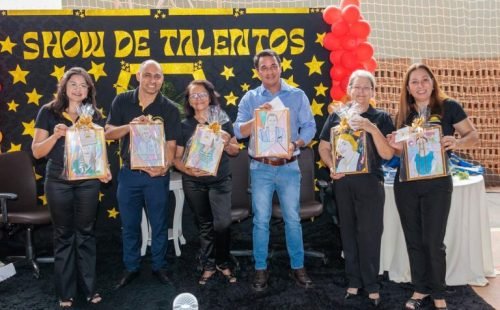 navirai-celebra-20-anos-da-escola-jose-martins-flores-com-entrega-de-kits-para-professores-3-1-768x5.jpeg