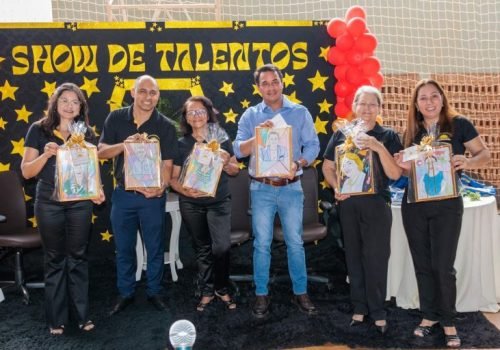 navirai-celebra-20-anos-da-escola-jose-martins-flores-com-entrega-de-kits-para-professores-3-1-768x5.jpeg