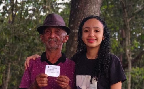 thauany_e_o_avo_vao_votar_no_dia_4.jpeg